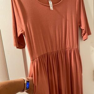 Size LG mid-length sleeve maxi dress with pockets.